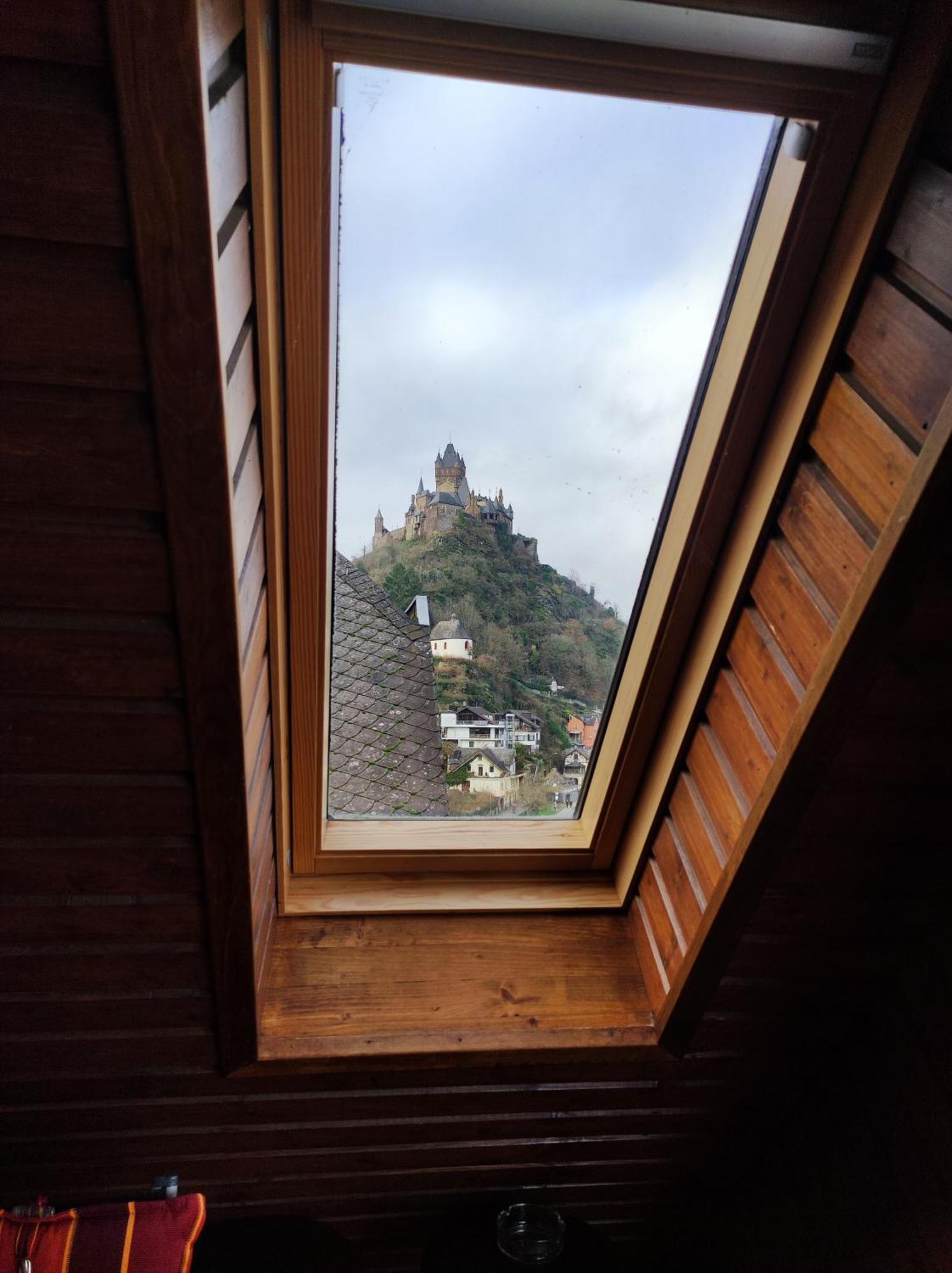Panorama Oase Ferienwohnung Mit Blick Auf Mosel Und Reichsburg Cochem Kültér fotó